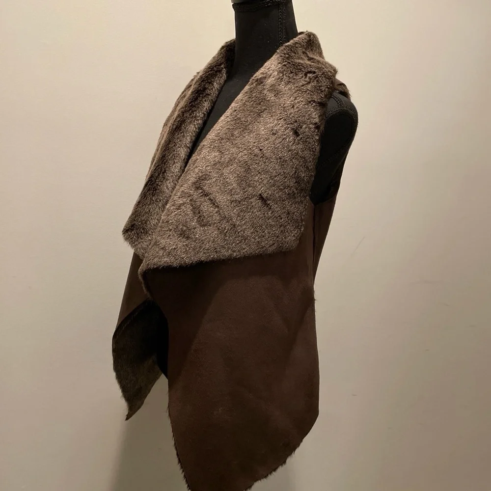 New Directions Women’s Vest Cardigan Size S/M Brown Faux Fur Suede Cabincore - Picture 8 of 9